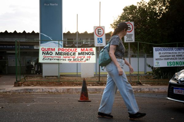 Hospitais cheios em meio a greve dos médicos nesta segunda-feira (16) após Distrito Federal registrar por dias qualidade do ar insalubre UBS 13 Asa norte Metrópoles