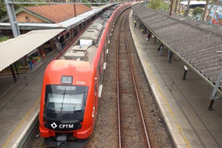 bois atingidos trem linha 7