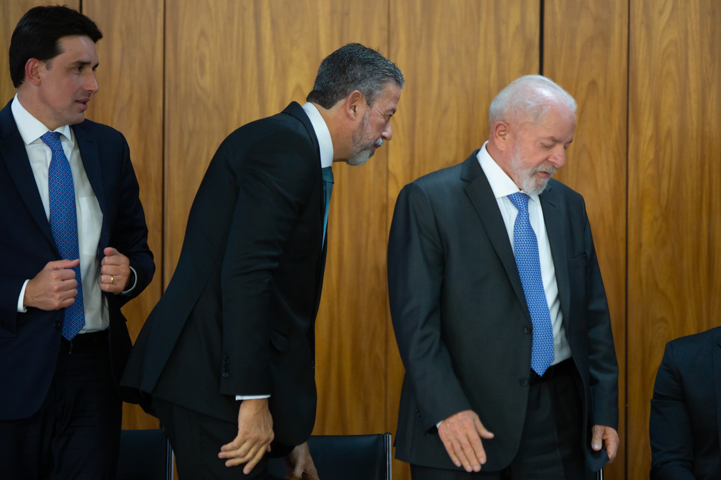 Presidente Lula acompanhando do presidente da Câmara Arthur Lira participam da cerimônia de sanção da lei que moderniza a Lei Geral do Turismo Metropoles
