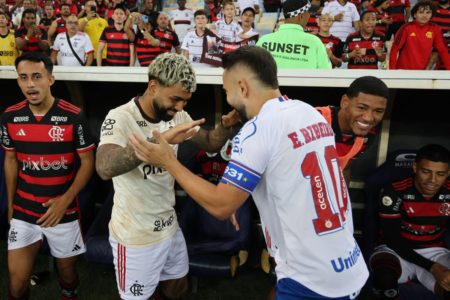 Imagem colorida de Gabigol e Everton Ribeiro