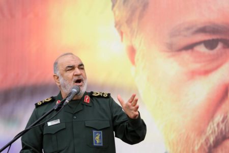 Imagem colorida mostra o comandante da Guarda Revolucionária Islâmica do Irã - Metrópoles