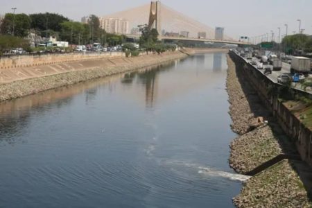 Segundo estudo da Fundação SOS Mata Atlântica, a água do Rio Tietê está imprópria para uso em 207 dos 576 quilômetros (km) analisados - Metrópoles