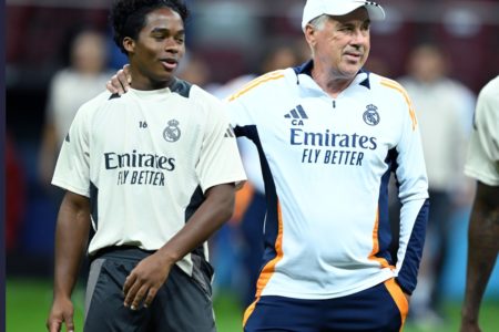 Foto colorida de Endrick e Ancelotti, do Real Madrid - Metrópoles