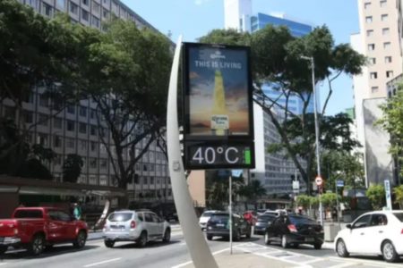 SP está em estado de atenção para altas temperaturas até quinta-feira. Nesta semana, máximas devem ser de 36ºC na capital e 42ºC no interior - Metrópoles