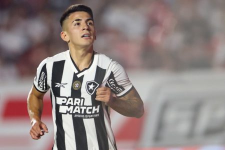 Imagem colorida de Almada, do Botafogo- MEtrópoles