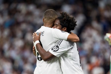 Foto colorida de Mbappé e Endrick, do Real Madrid - Metrópoles