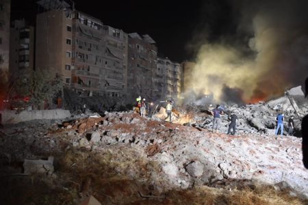 Imagem colorida mostra destroços no Líbano - Metrópoles