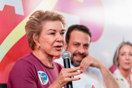 Marta Suplicy ao lado de Guilherme Boulos em evento de campanha - Metrópoles