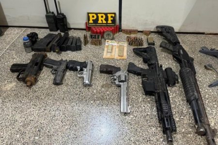 Foto colorida de apreensão da PRF - Metrópoles