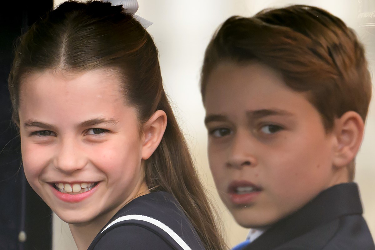 Foto colorida de rosto de menina sorridente. Atrás dela tem um garoto com o semblante sério - Metrópoles