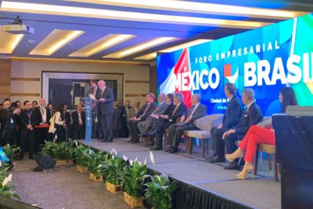 Presidente Lula durante abertura de evento no México