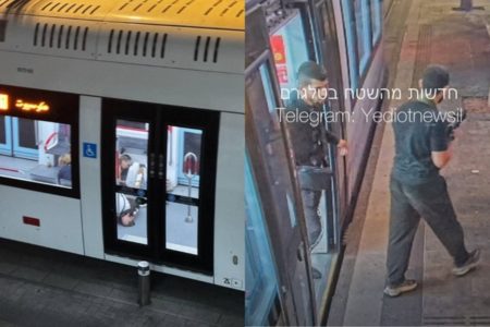 Imagem colorida, dois atiradores portando armas em uma estação de trem - Metrópoles