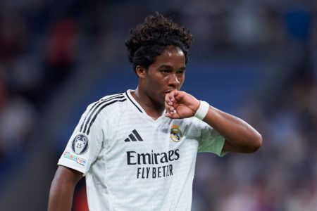Imagem colorida de Endrick pelo Real Madrid - Metrópoles