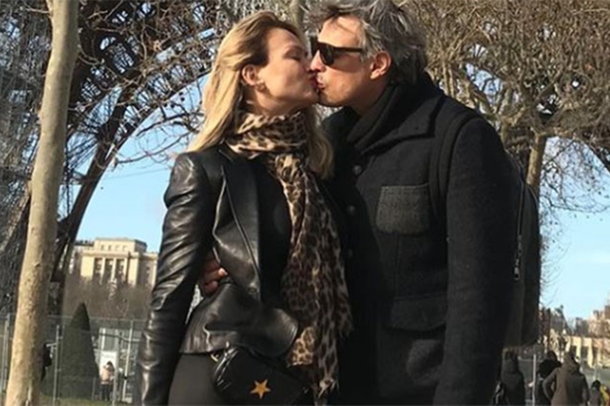 Eliana e o marido, Adriano Ricco, dão selinho durante viagem - Metrópoles