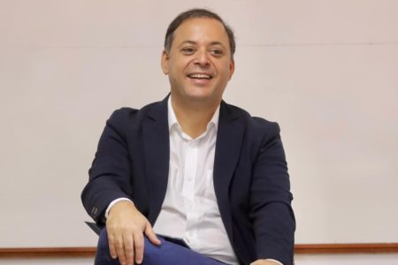 Foto colorida do candidato a prefeito de Niterói Rodrigo Neves (PDT) - Metrópoles