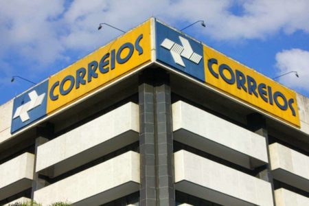 Imagem colorida, sede dos Correios - Metrópoles