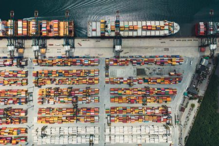 Imagem ilustrativa de navio com exportações e importações - Metrópoles