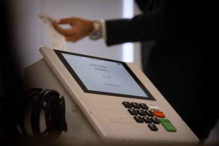 Teste da Urna eletrônica - Metrópoles