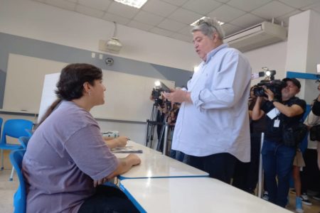 José Luiz Datena votou no Morumbi neste domingo (6/10). Apresentador não pretende apoiar ninguém no segundo turno da eleição - Metrópoles