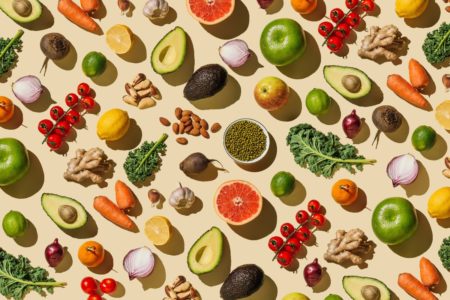 imagem colorida de vários alimentos saudáveis