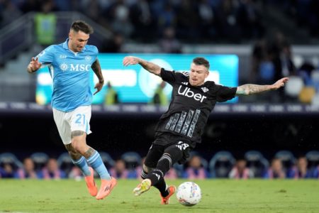 Foto colorida do jogo entre Napoli e Como, pelo Campeonato Italiano - Metrópoles
