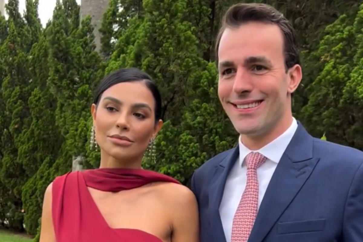 Cíntia Chagas e Lucas Bove posam juntos quando ainda eram casados - Metrópoles