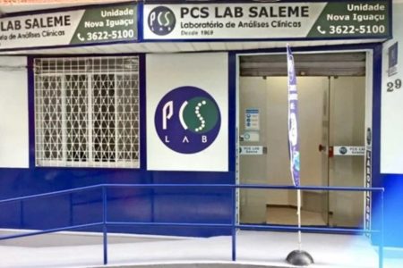 Foto colorida da entrada de hospital em Nova Iguaçu - Metrópoles