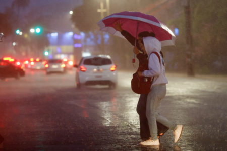 Chuva no centro da Capital Federal pegou os Brasilienses de surpresa Brasília DF - Metropoles