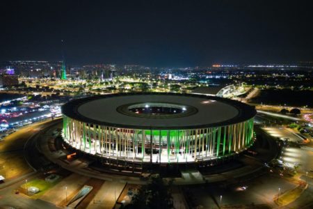 Foto colorida do estádio Mané Garrincha - Metrópoles