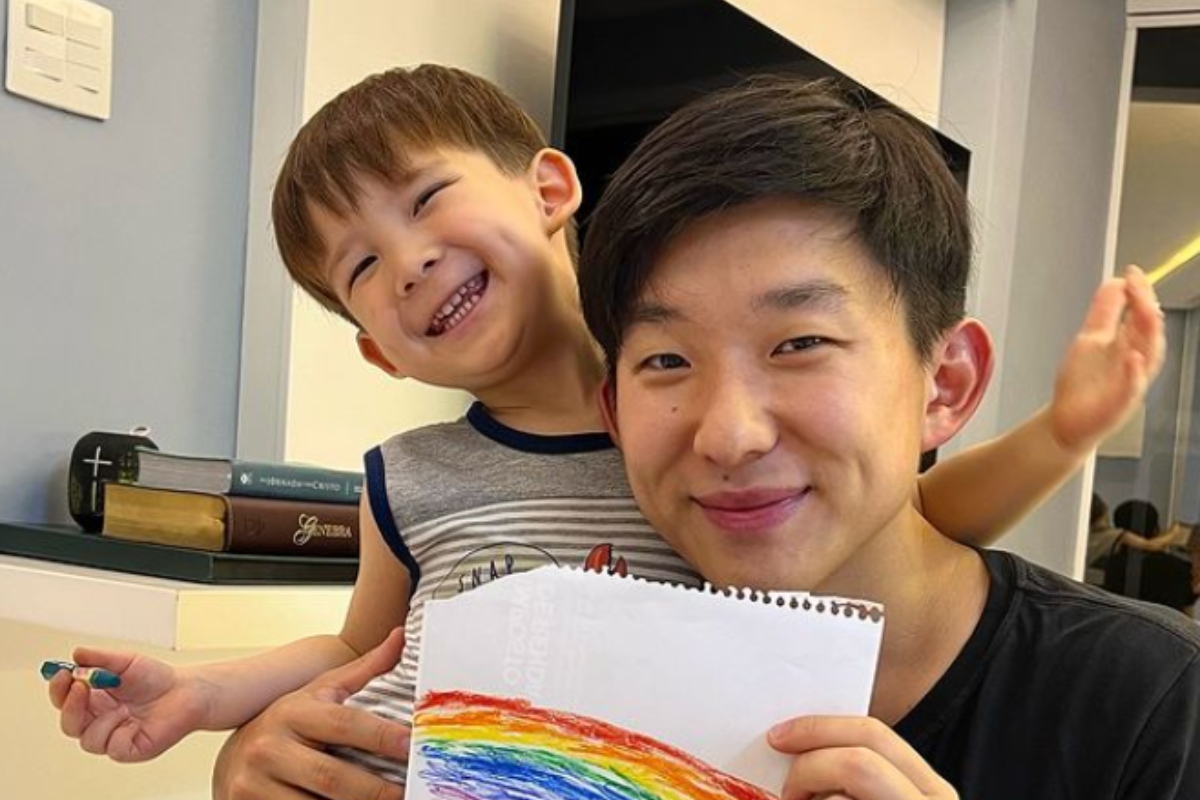 O ex-BBB Pyong Lee e o filho, Jake