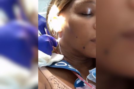 Imagem colorida de Serena Williams no hospital - Metrópoles