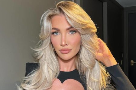 Kate Cassidy em selfie - Metrópoles