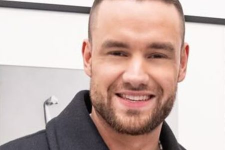 Liam Payne posa sorridente para as redes sociais - Metrópoles