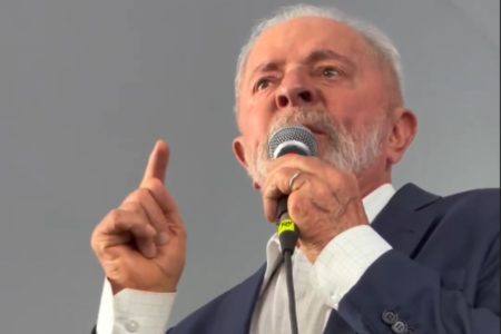Presidente Lula durante anúncio do programa Pé de Meia na quinta-feira (17/10)