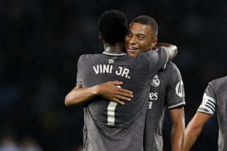 Foto colorida de Vini Jr e Mbappé - Metrópoles