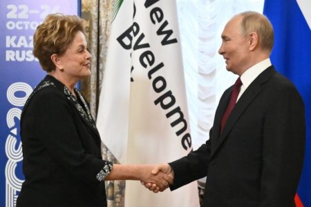 Imagem colorida de Dilma Rousseff e Vladimir Putin - Metrópoles