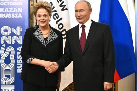 Imagem colorida mostra Dilma Rousseff e Vladimir Putin - Metrópoles