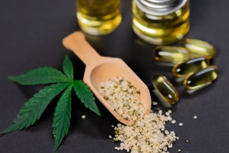 imagem colorida de cannabis sativa