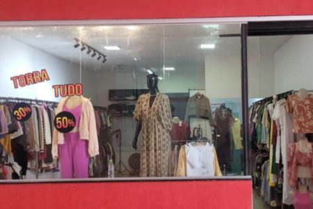imagem colorida loja de roupas era fachada para clinica clandestina
