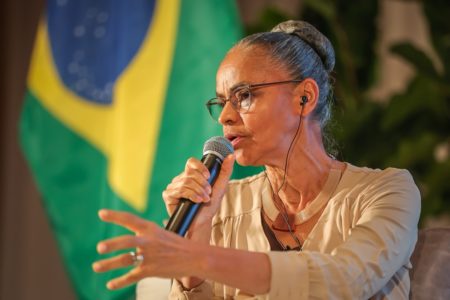 Imagem colorida da ministra do Meio Ambiente, Marina Silva - Metrópoles