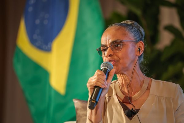 Imagem colorida da ministra do Meio Ambiente, Marina Silva - Metrópoles