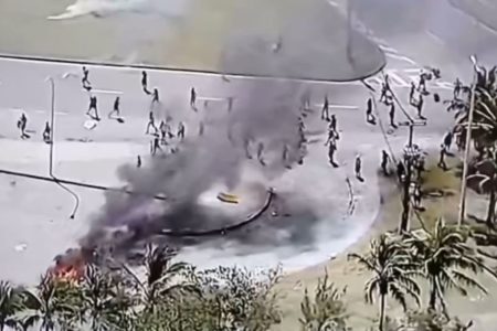 Foro colorida da confusão envolvendo torcedores do Peñarol no Rio de Janeiro - Metrópoles