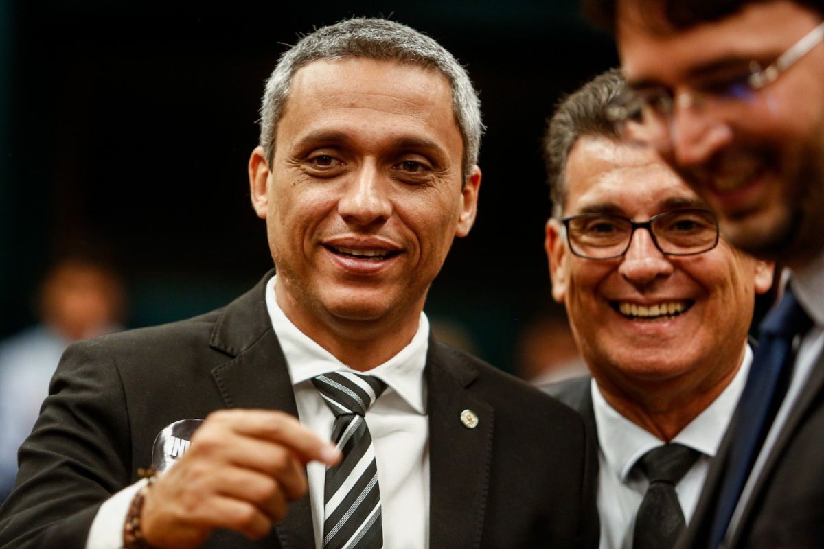 Imagem colorida do deputado federal Gustavo Gayer - Metrópoles