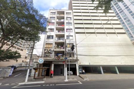 Corpo de Bombeiros empenhou 7 viaturas para combater o fogo. Incêndio aconteceu em apartamento ocupado na Sé, no centro histórico da capital - Metrópoles