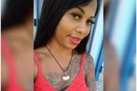 Imagem colorida mostra Luane Costa da Silva, mulher trans morta em motel de Santos - Metrópoles