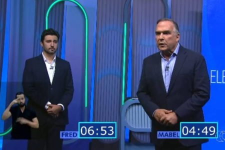 Imagem colorida do debate da TV Anhanguera Goiânia