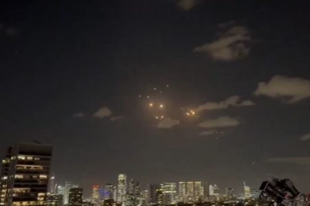 Imagem colorida de ataque de Israel contra o Irã - Metrópoles