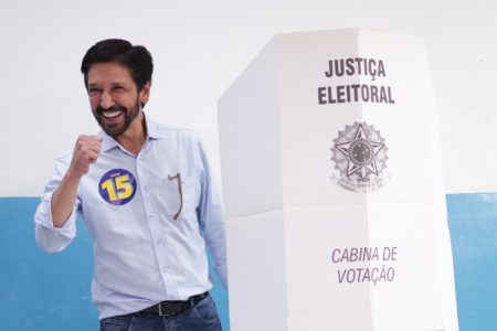 Candidato à prefeitura de São Paulo Ricardo Nunes MDB vota no segundo turno das eleições Municipais de São Paulo, em sua seção eleitoral, Zona 246 Eleições municipais 2024 Metropoles