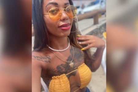 Imagem colorida mostra Luane Costa da Silva, mulher trans morta em motel de Santos - Metrópoles