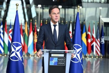secretário-geral da OTAN, Mark Rutte, fala durante uma conferência de imprensa na sede da OTAN em Bruxelas, Bélgica, em 28 de outubro de 2024 - Metrópoles